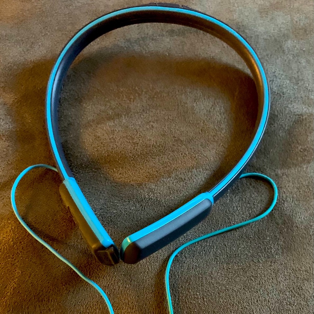 Blue and black head phone